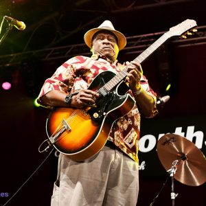chb-20120707-0211_Taj Mahal Trio