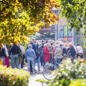 Sfeerimpressie van het enthousiaste publiek in het Zuiderparktheater tijdens het concert van Danny Vera.