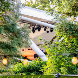 Sfeerimpressie van het enthousiaste publiek in het Zuiderparktheater tijdens het concert van Danny Vera.