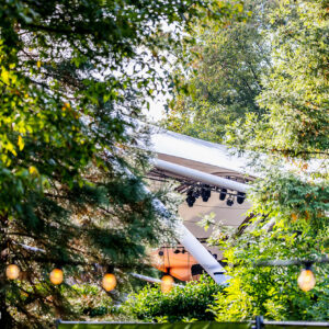 Sfeerimpressie van het enthousiaste publiek in het Zuiderparktheater tijdens het concert van Danny Vera.
