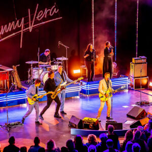 Danny Vera live in actie tijdens Zuiderpark Live in het Zuiderparktheater.